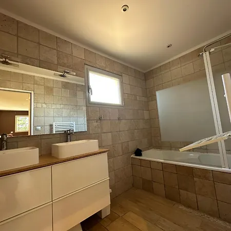 Maison Paisible Toute Equipee, Piscine Chauffee Villa Salleles-d'Aude